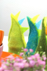 Bunte Eierwärmer für Ostern - wollvlies, tischdeko, osterdeko, filzdeko